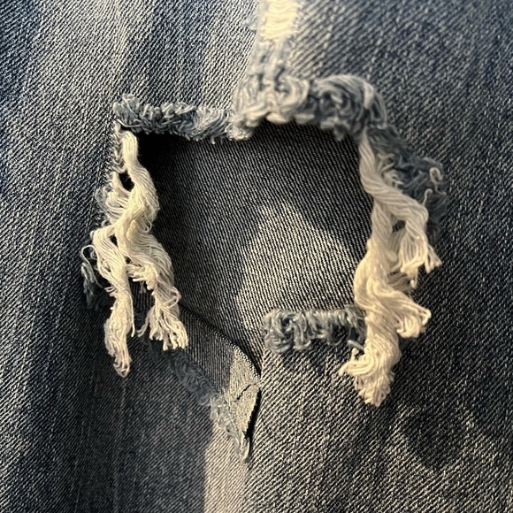 Distressed Jeans - Picture 4 of 7